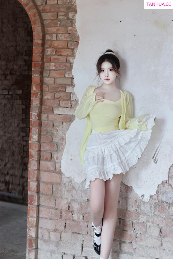   [XiuRen]高清写真图 2024.08.16 No.9024 小薯条nienie 美乳性感第67张图片